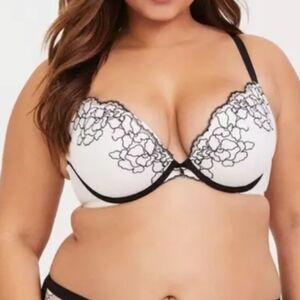 44C TORRID Curve Plunge Push-Up Contrast Embroidered Lace Straight Back Bra